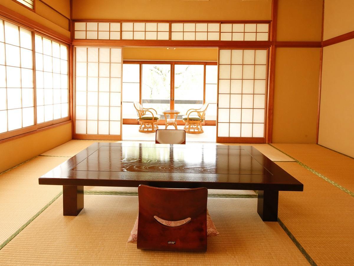 源泉掛け流しの宿albergo湯楽 Yugawara Exterior photo